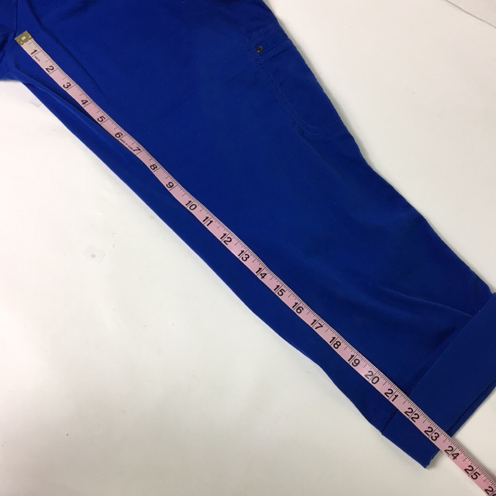 Chicos Pants womens Blue crop stretch band zip up Cargo Pockets Size 8 (1) Cuffs - Picture 10 of 12